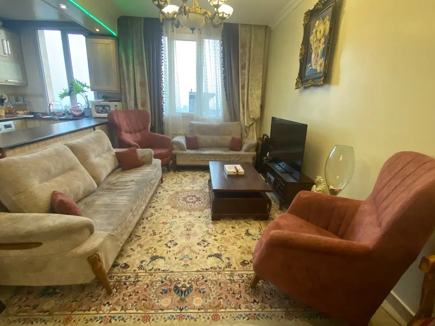 سرویس مبلمان هفت نفره و میز تمام چوب|مبلمان خانگی و میز عسلی|تهران, گلاب دره|دیوار