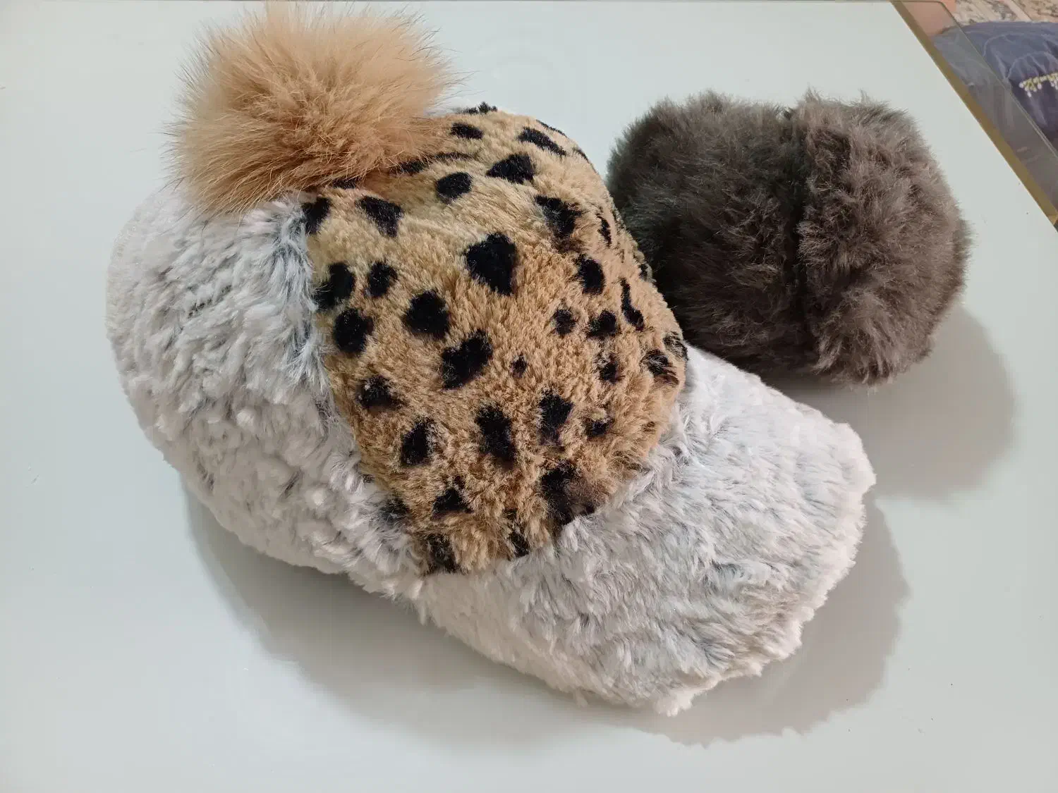 کلاه نقابی و گوشگیر|لباس|اندیشه, اندیشه فاز ۱|دیوار