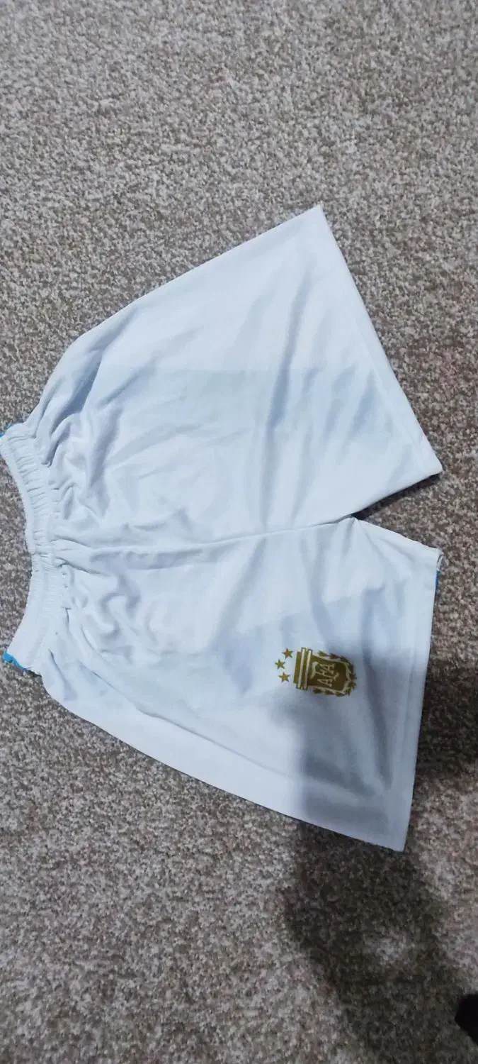 یک دست لباس ورزشی طرح تیم ملی آرژانتین ( مسی)|تجهیزات ورزشی|قم, نیروگاه|دیوار