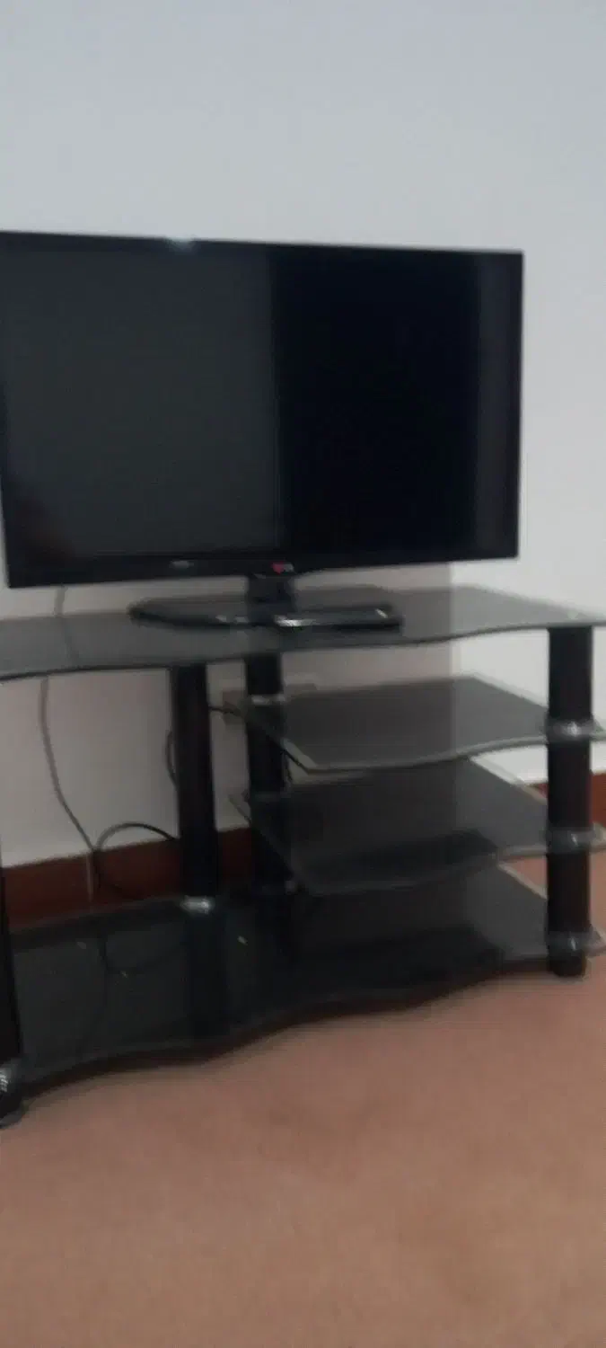 میزتلوزیون و تلوزیون ۳۲اینج ال جی|تلویزیون و پروژکتور|قروه, |دیوار