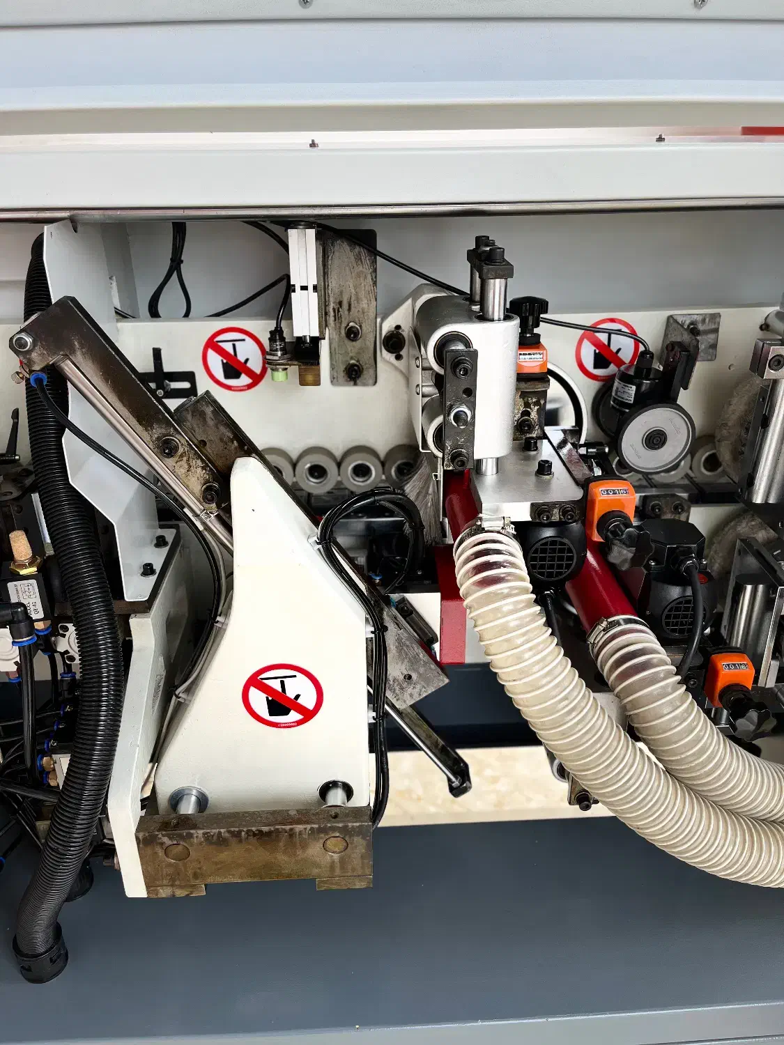 تعمیرات  دورکن لبه چسبان|ماشین‌آلات صنعتی|گرگان, |دیوار