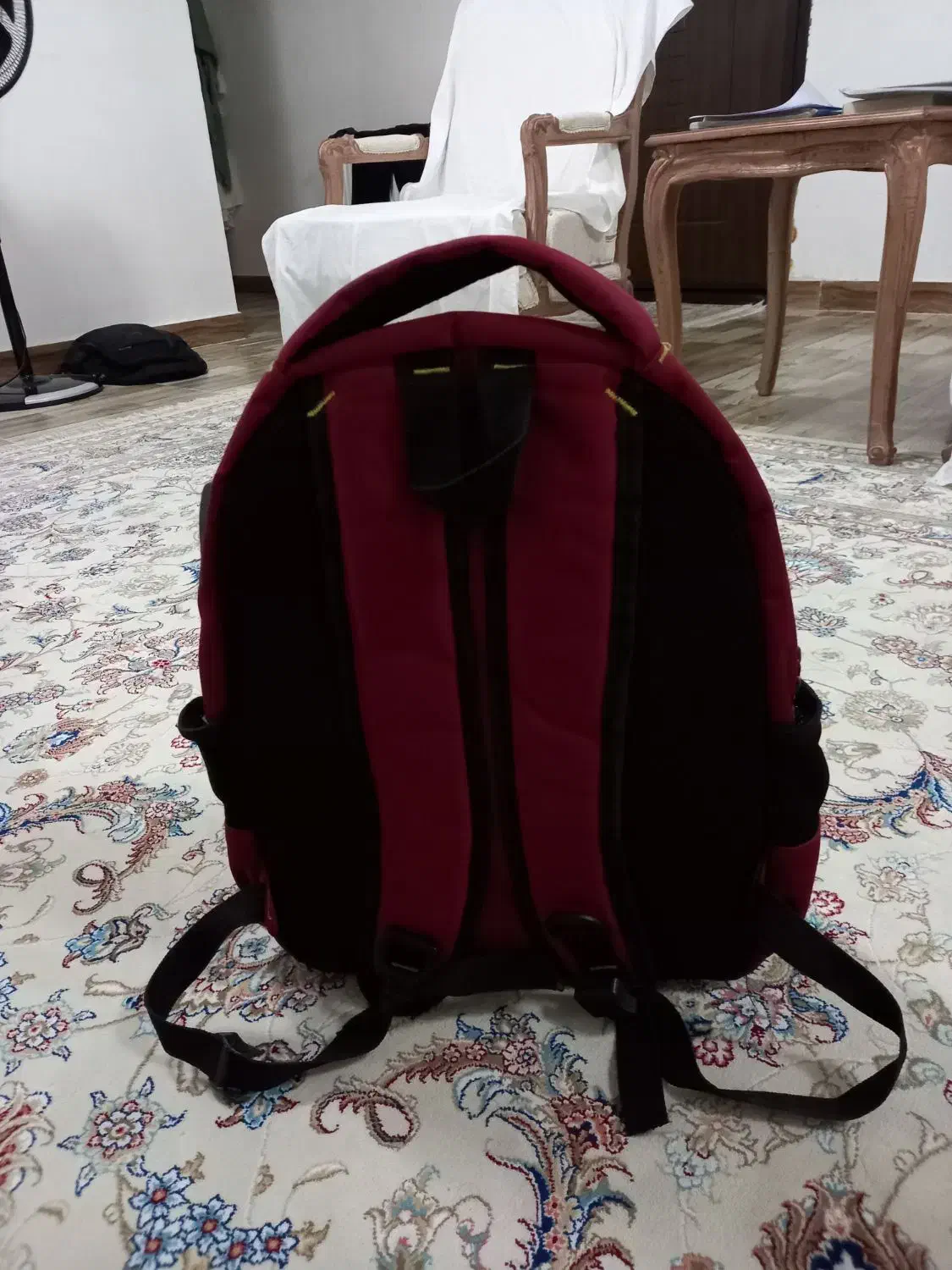 کیف مدرسه|کیف، کفش، کمربند|رشت, رشتیان|دیوار