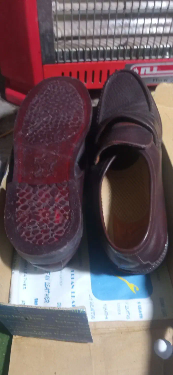 کفش|کیف، کفش، کمربند|اسفراین, |دیوار