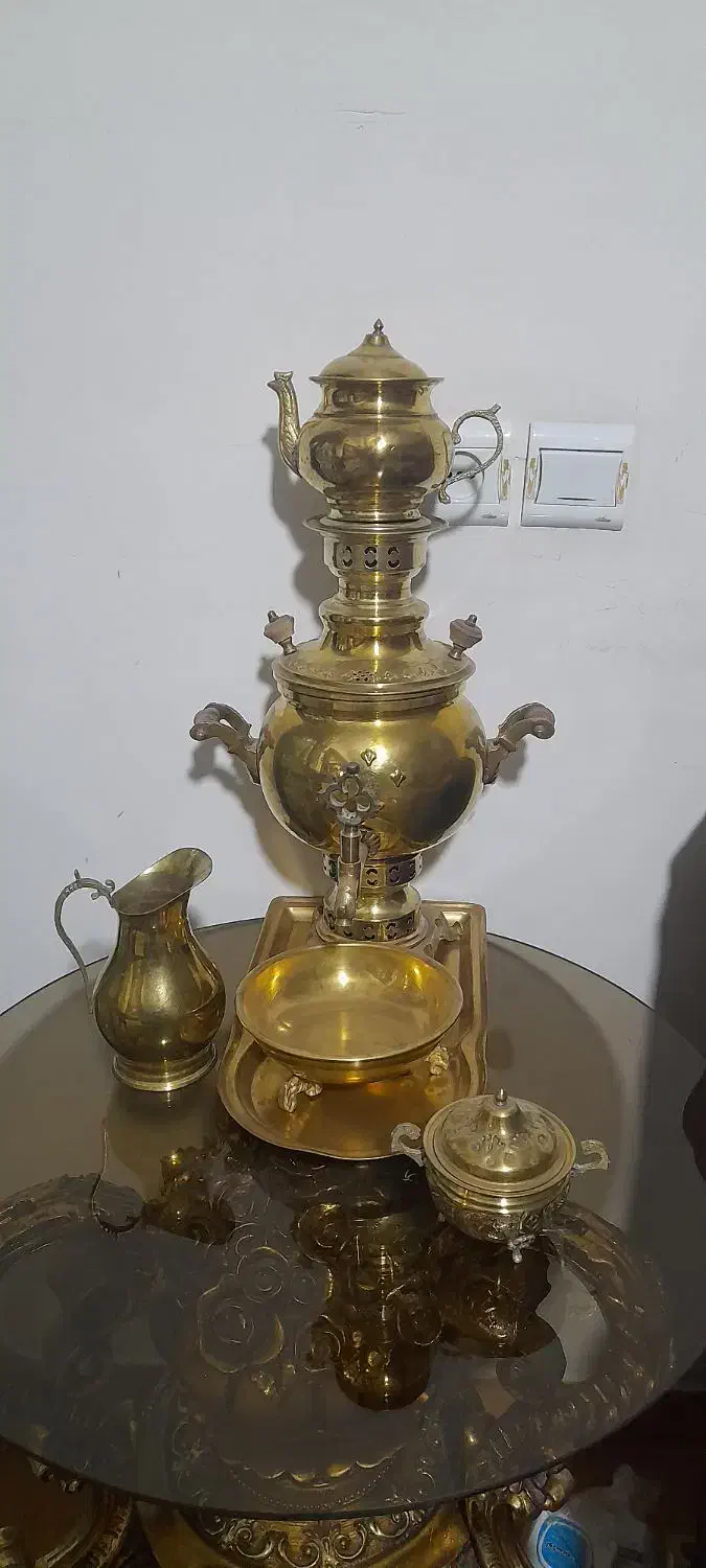 سماور برنجی|کلکسیون اشیاء عتیقه|چهارباغ, |دیوار