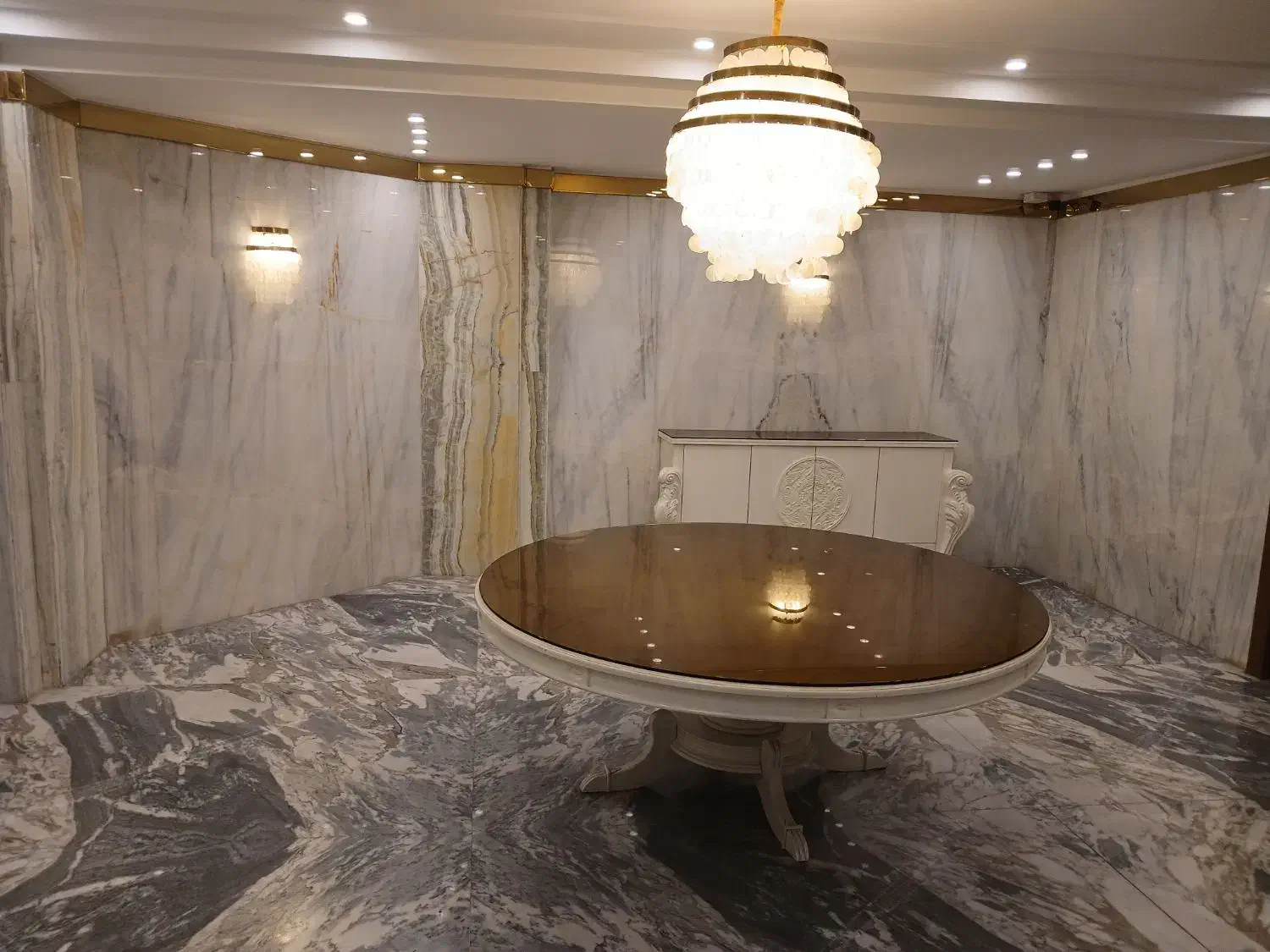 زعفرانیه ۲۴۰متر ۳خواب