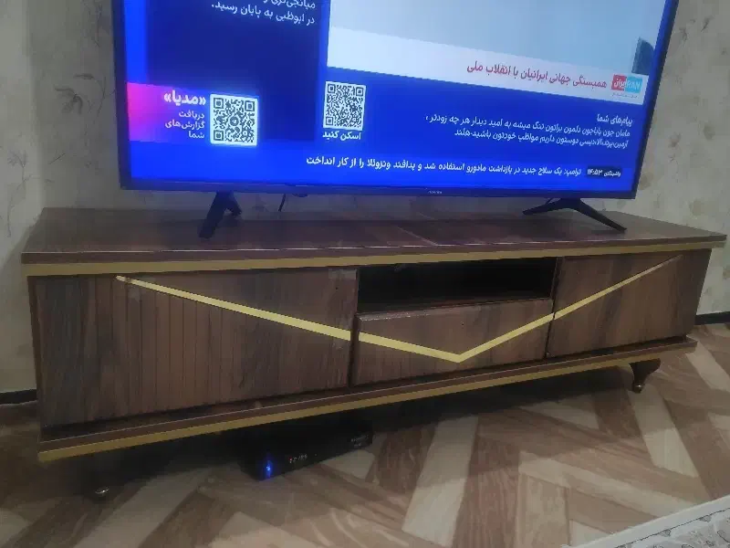 اینه کنسول ومیزتیوی|بوفه، ویترین، کنسول|نسیم‌شهر, |دیوار