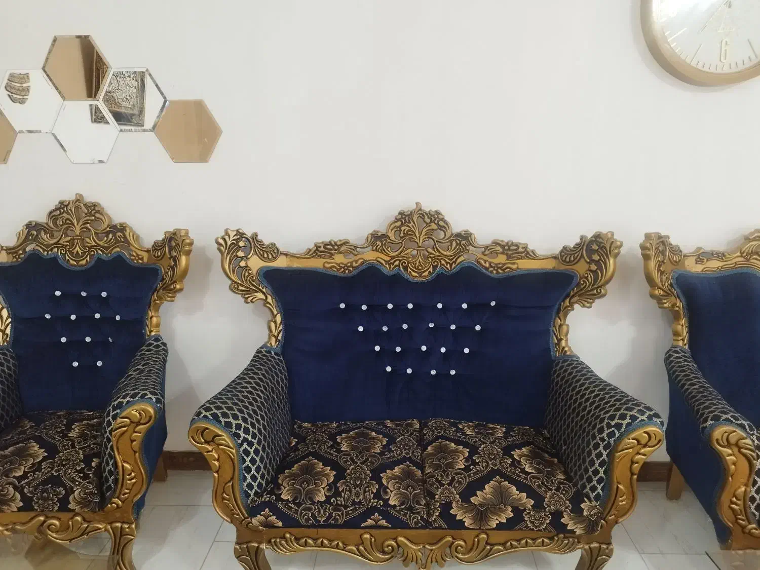 مبلمان سلطنتی7نفره تمیز|مبلمان خانگی و میز عسلی|تالش, هشتپر|دیوار