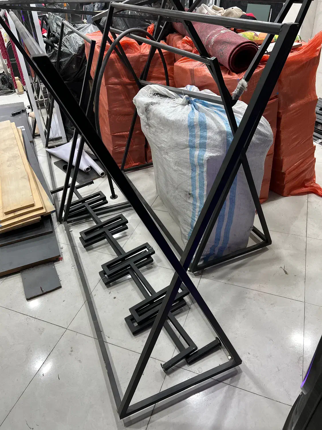 تعدادی رگال زمینی و دیواری درحد نو۲عدد مانکن زنانه|فروشگاه و مغازه|اسلامشهر, باغ فیض|دیوار