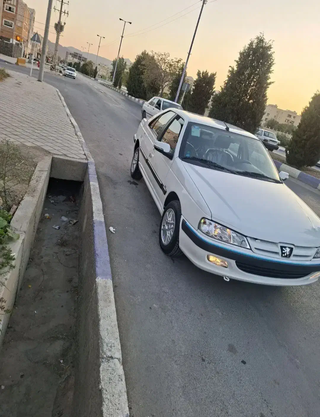 پژو پارس|خودرو سواری و وانت|رشت, معلولین|دیوار