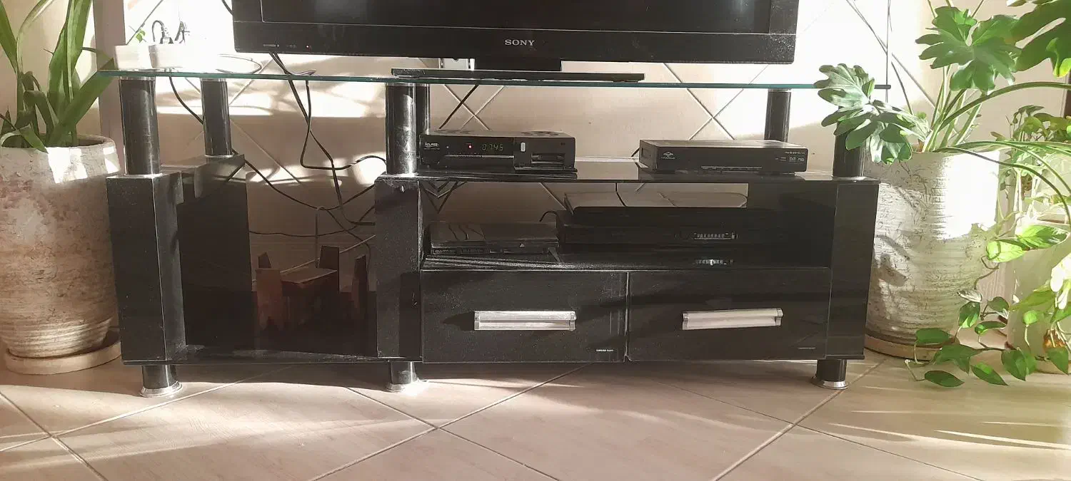 میز تلویزیون|میز تلویزیون|کوهسار (البرز), |دیوار