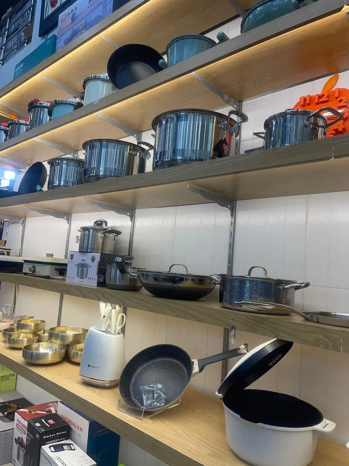 نیازمند به فروشنده مجرب خانم و اقا|استخدام خدمات فروشگاه و رستوران|بندر گناوه, |دیوار