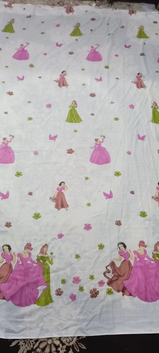 تعدادی پرده|پرده، رانر، رومیزی|اقبالیه, |دیوار