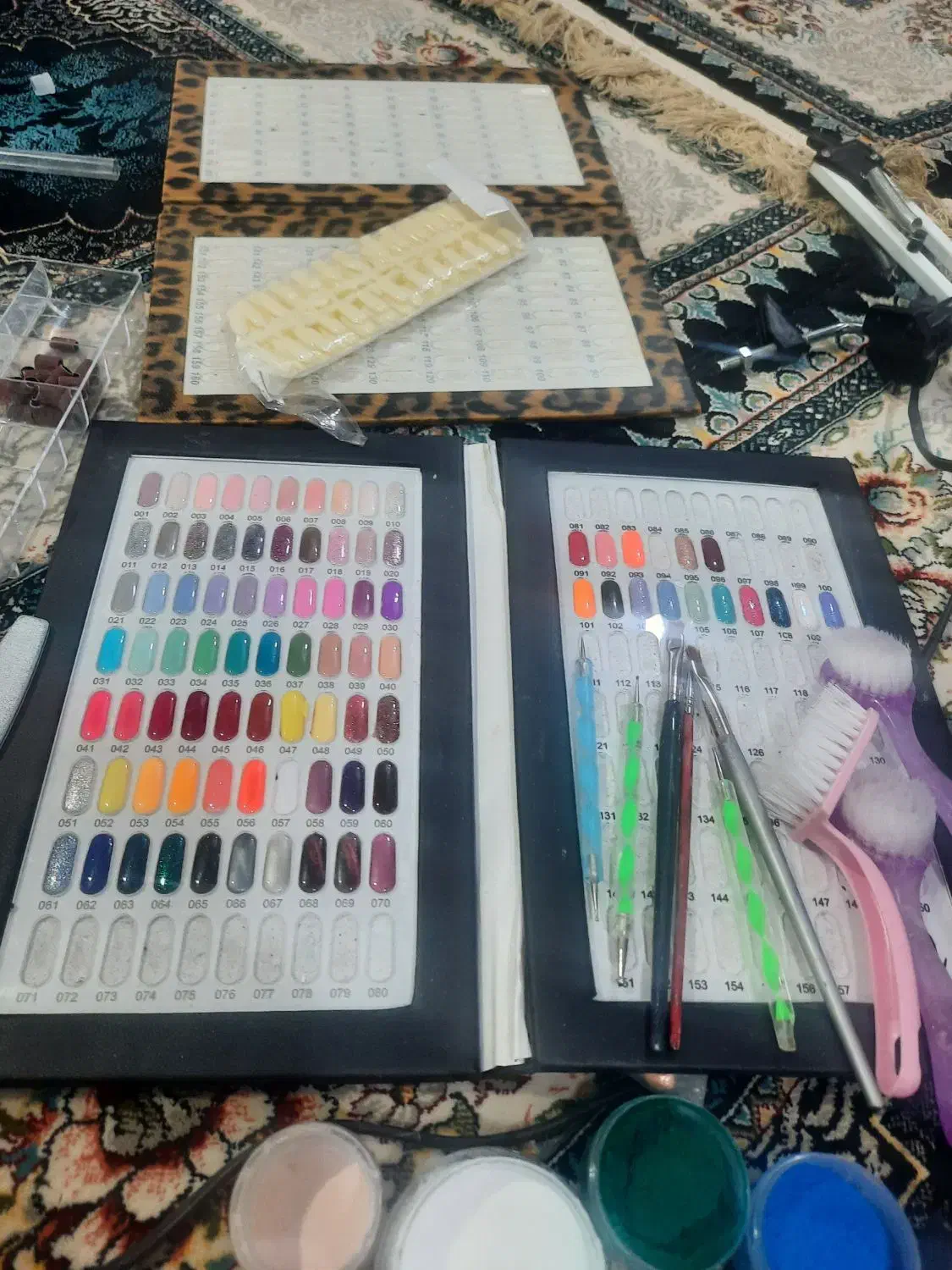 مقداری وسیله ناخن|آرایشگاه و سالنهای زیبایی|بومهن, |دیوار