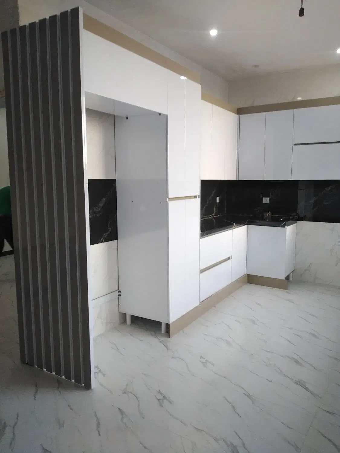 شهر کابینت|آب‌چکان و نظم‌دهنده ظروف|رباط‌کریم, شهرک صنعتی صباشهر|دیوار