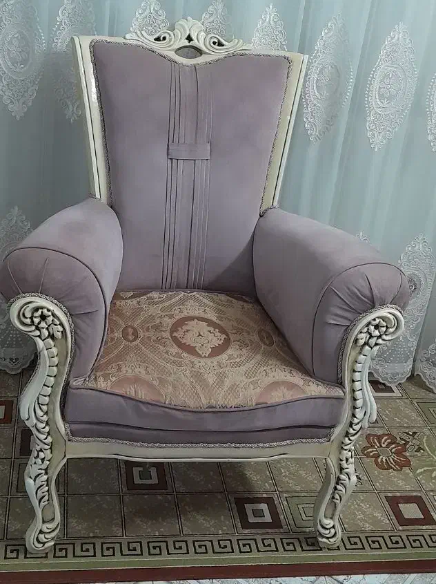 فروش مبل هفت نفر نیمه کلاسیک خیلی تمیز|مبلمان خانگی و میز عسلی|شاهین‌شهر, شهرک میلاد|دیوار