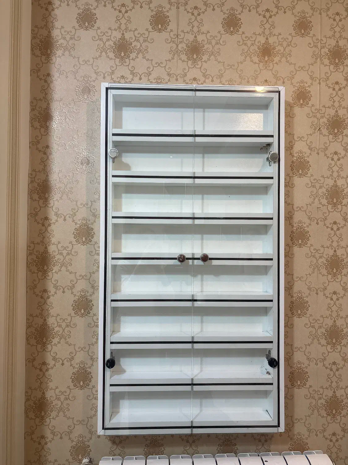 میز ناخن و استند لاک|آرایشگاه و سالنهای زیبایی|اندیشه, اندیشه فاز ۱|دیوار