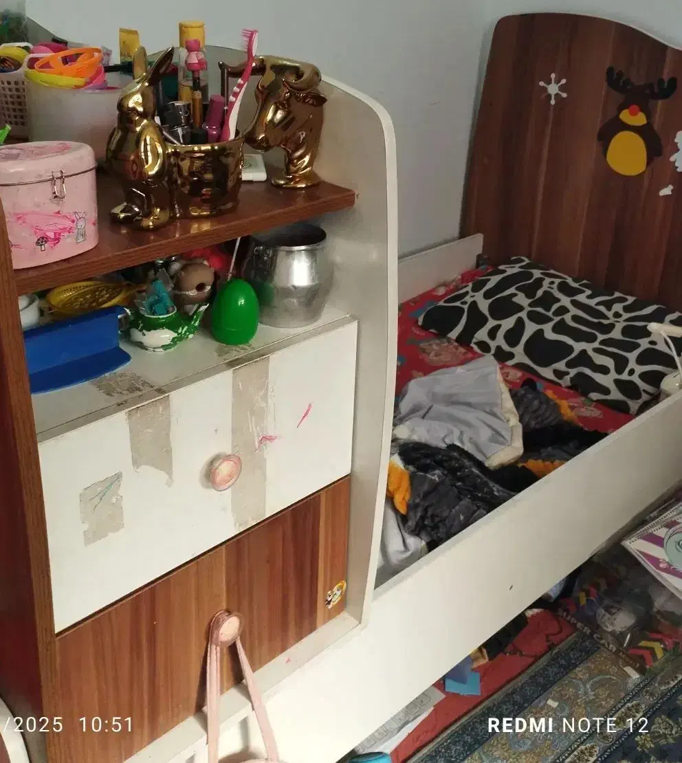 تخت نوجوان و میز مطالعه|اسباب و اثاث بچه|یاسوج, |دیوار