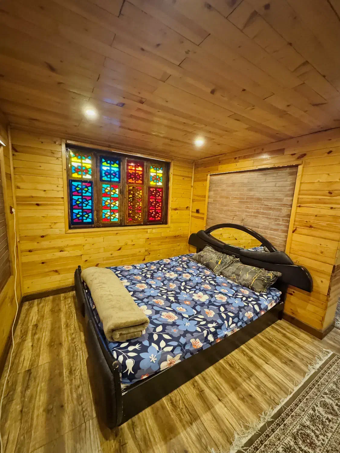 کلبه با ویو سد لفور|اجارهٔ کوتاهمدت ویلا و باغ|آلاشت, |دیوار