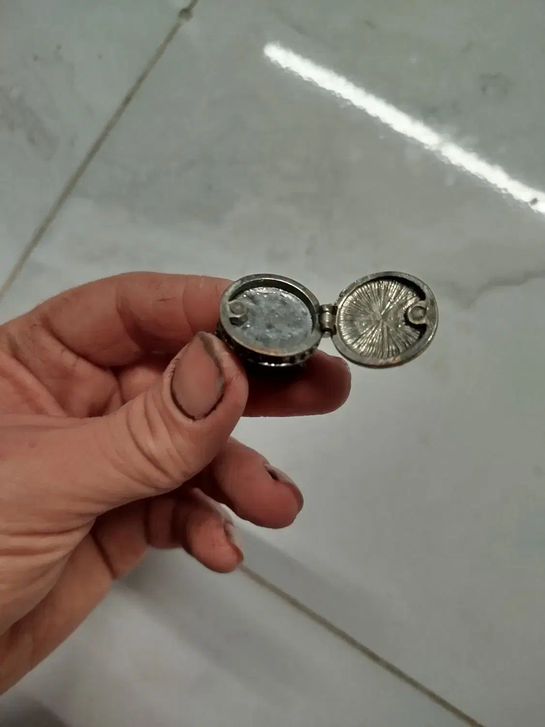 انگشتر قدیمی از پدر بزرگم به من رسیده.|زیورآلات و اکسسوری|لاهیجان, بازکیاگوراب|دیوار