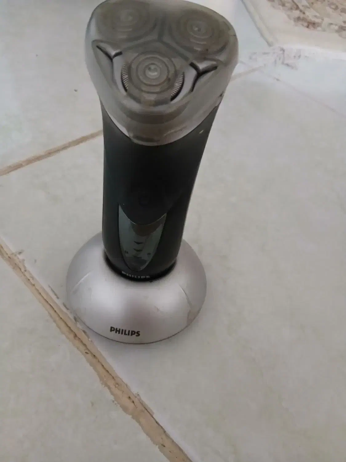 دوعدد ریش تراش سه تیغه یکی فیلیپس با خط زن|آرایشی، بهداشتی، درمانی|سمنان, |دیوار