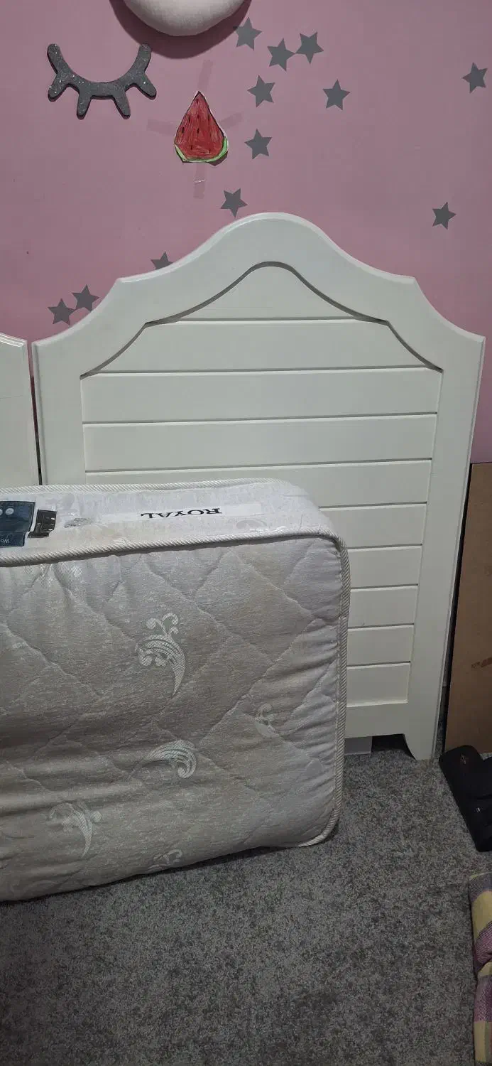 تخت و تشک نوزاد در حد نو....‌تمیز و سالم|تخت و صندلی بچه|رشت, منظریه|دیوار