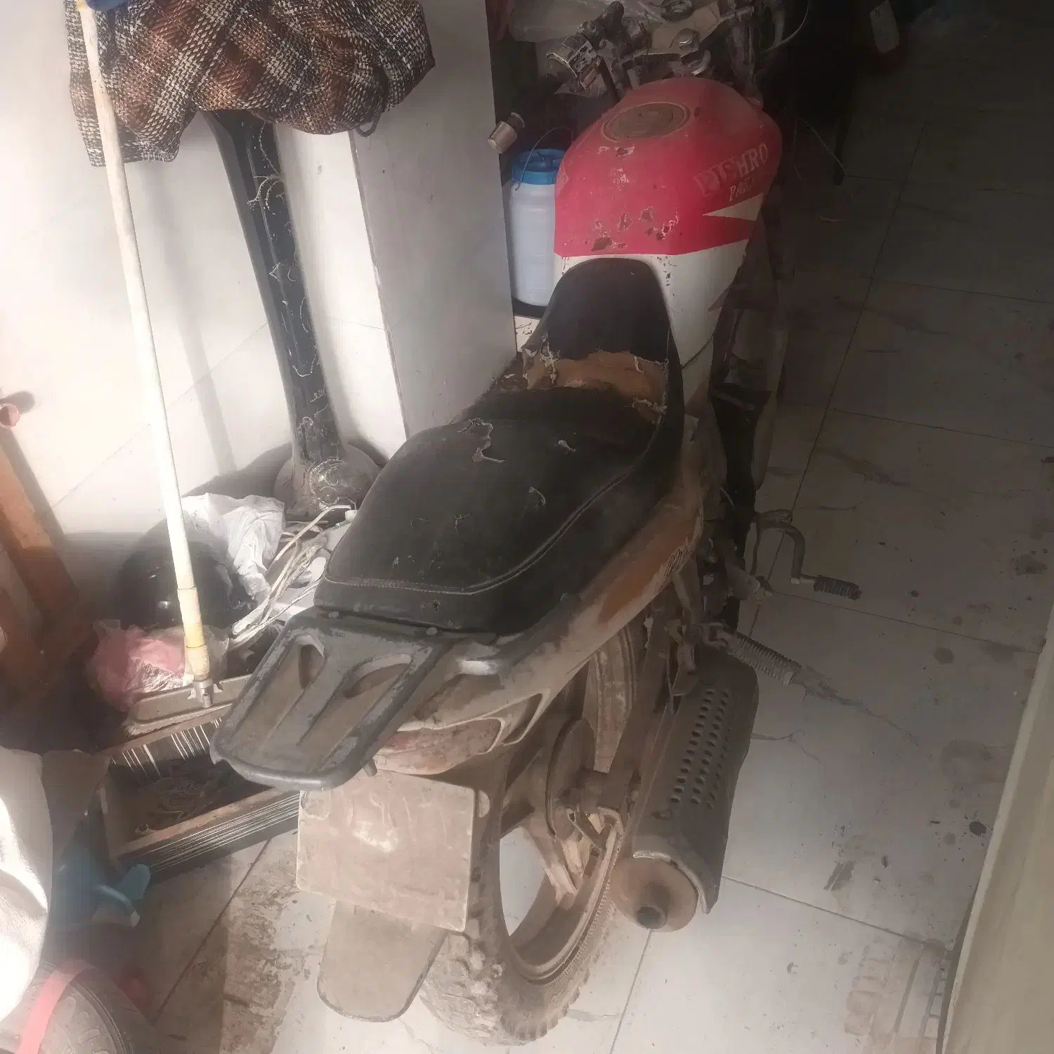 یک عدد موتور سیکلت پیشرو بامدارک کامل|موتورسیکلت|رشت, حومه رشت|دیوار