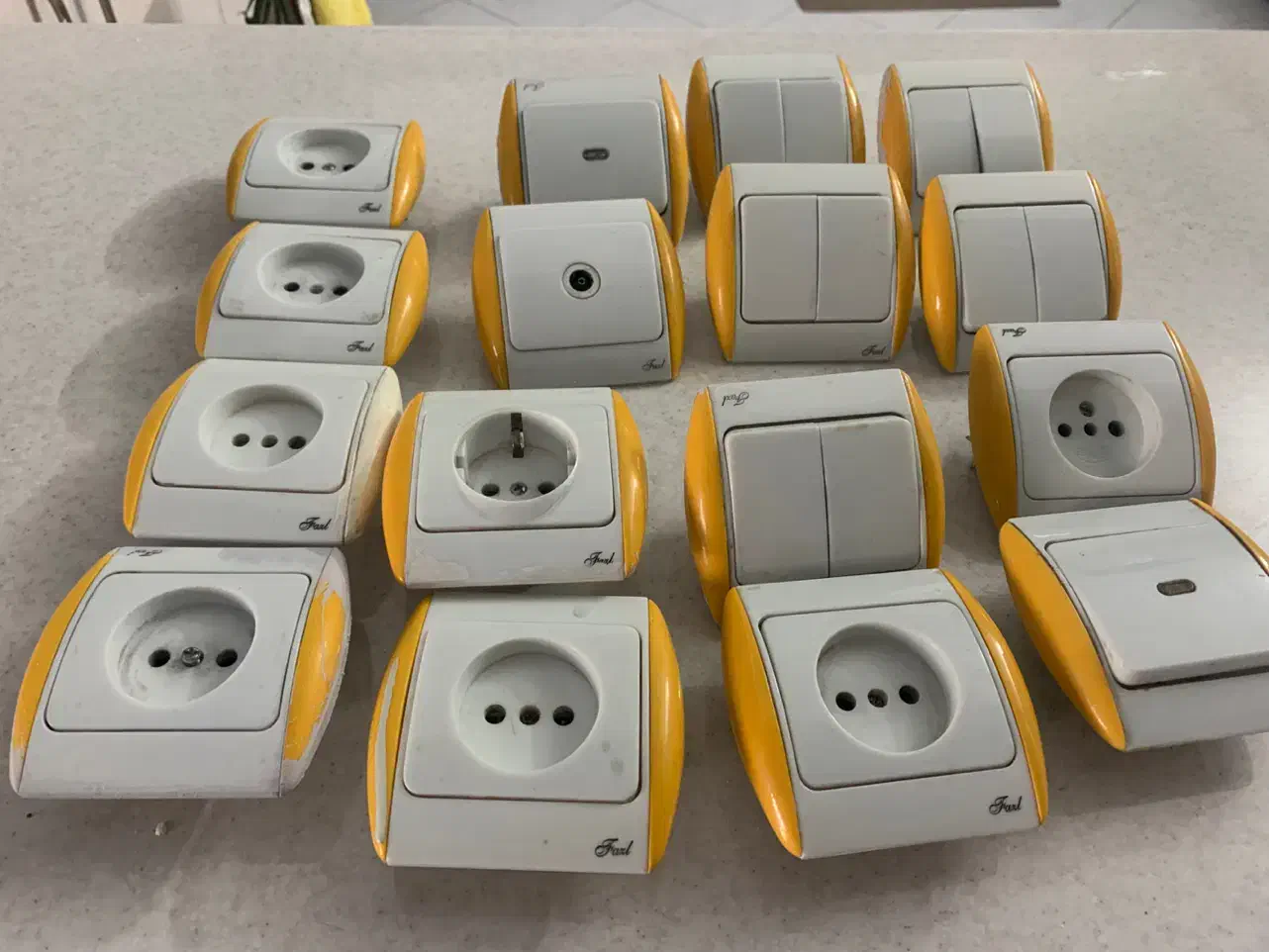 کلید و پریز|مصالح و تجهیزات ساختمان|مشهد, نیروی هوایی|دیوار