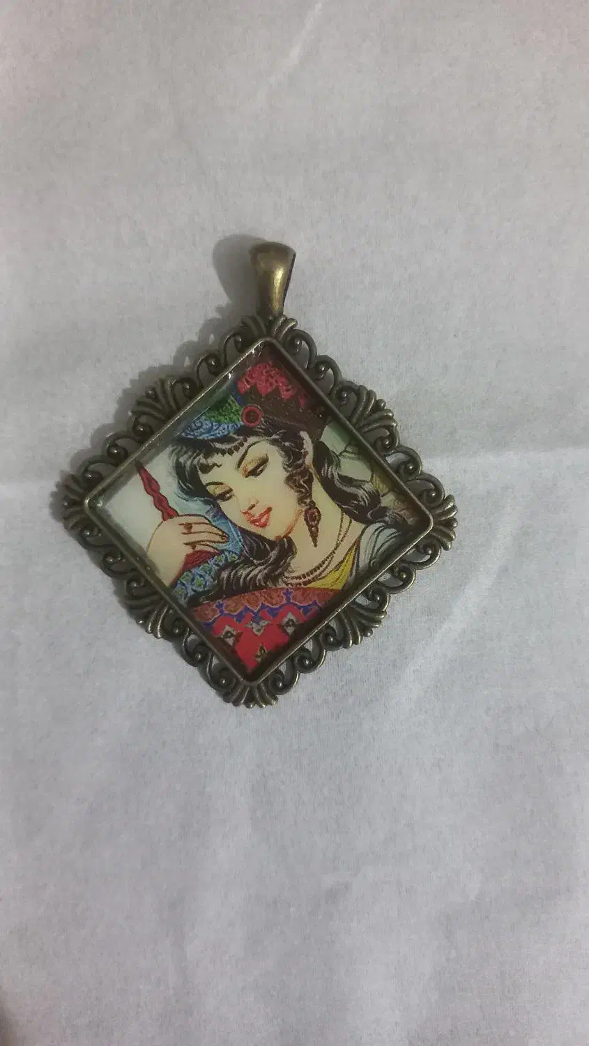 گردن آویز رزینی|زیورآلات و اکسسوری|دماوند, دماوند|دیوار