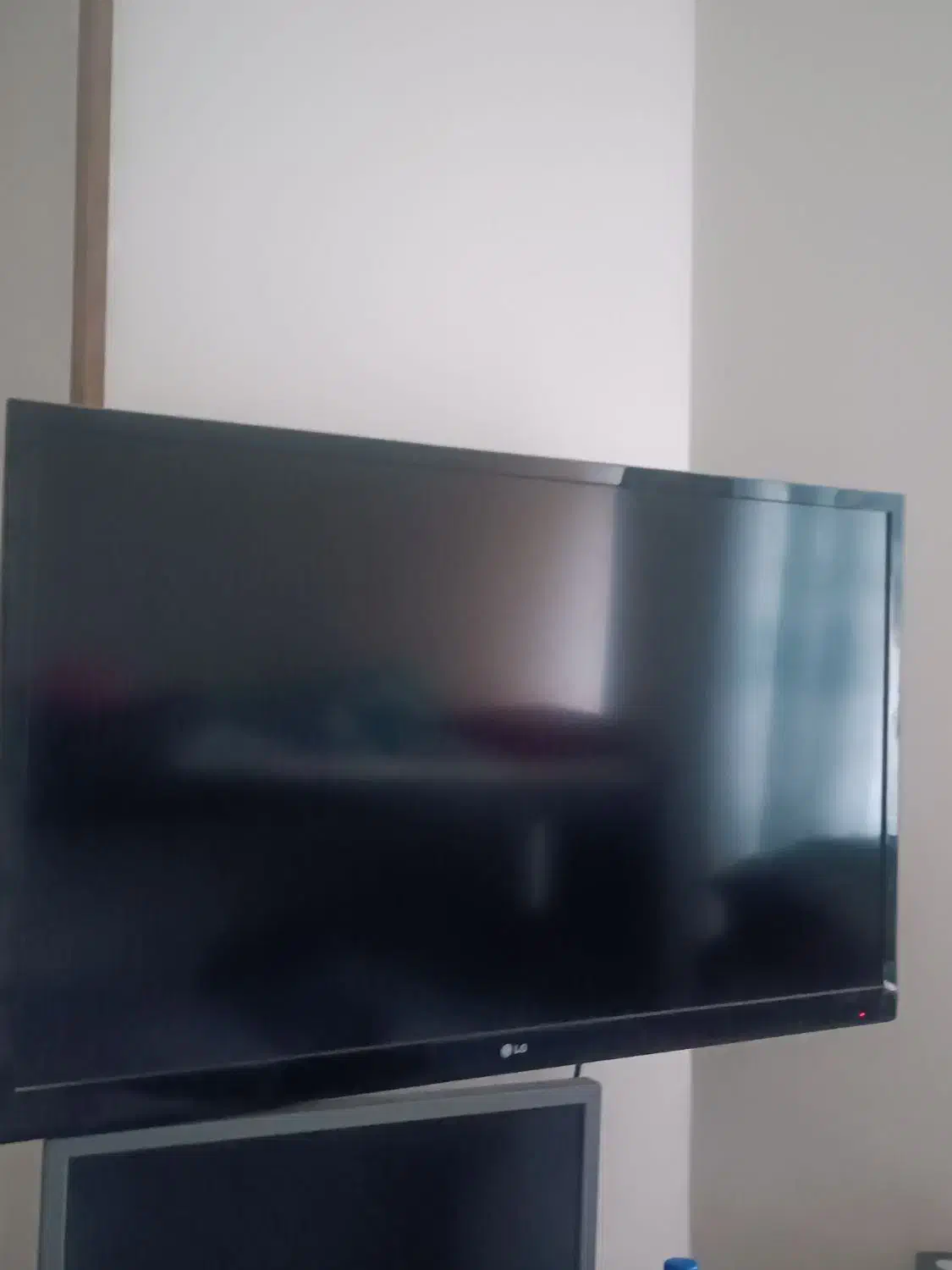 تلویزیون ۴۲ اینچ ال جی|تلویزیون و پروژکتور|فردیس, منظریه|دیوار