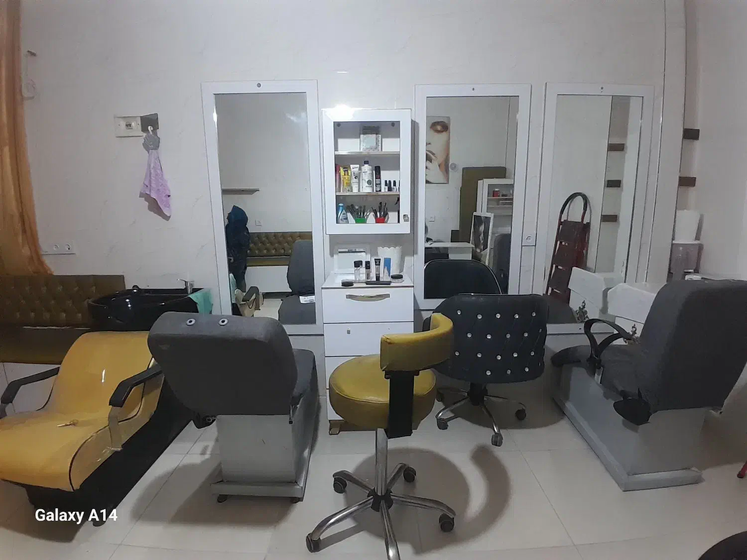 صندلی اصلاح صورت و میکاپ|آرایشگاه و سالنهای زیبایی|بجنورد, |دیوار