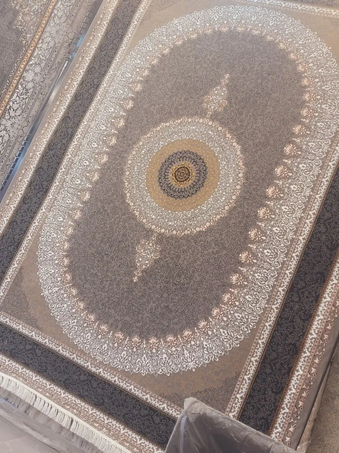 فرش۷۰۰شانه کد۹۰۹۹vip فوق لاکچری (سرای حسینی)|فرش|مشهد, وکیلآباد|دیوار