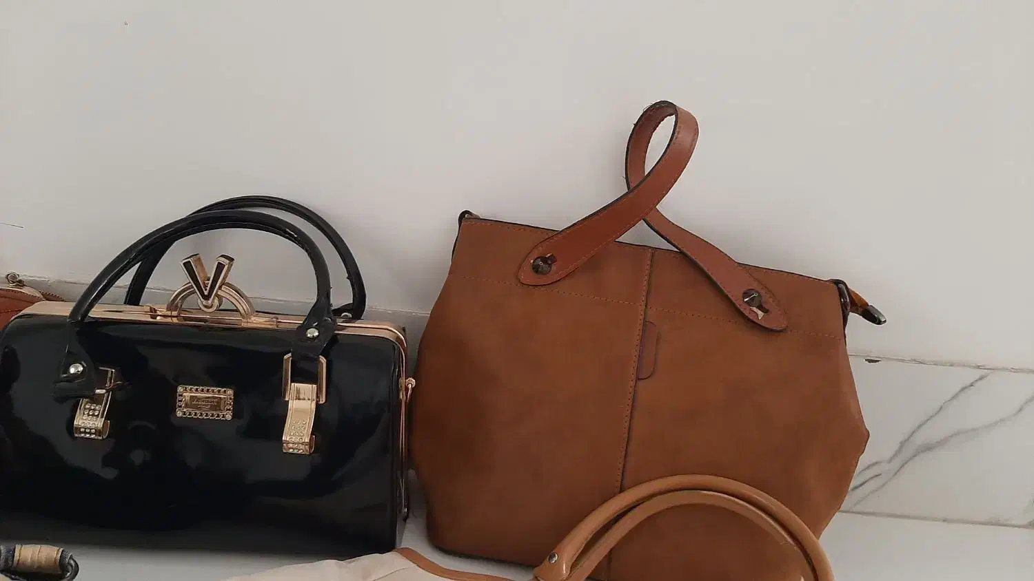 کیف وکفش|کیف، کفش، کمربند|نیشابور, سرآب کوشک|دیوار