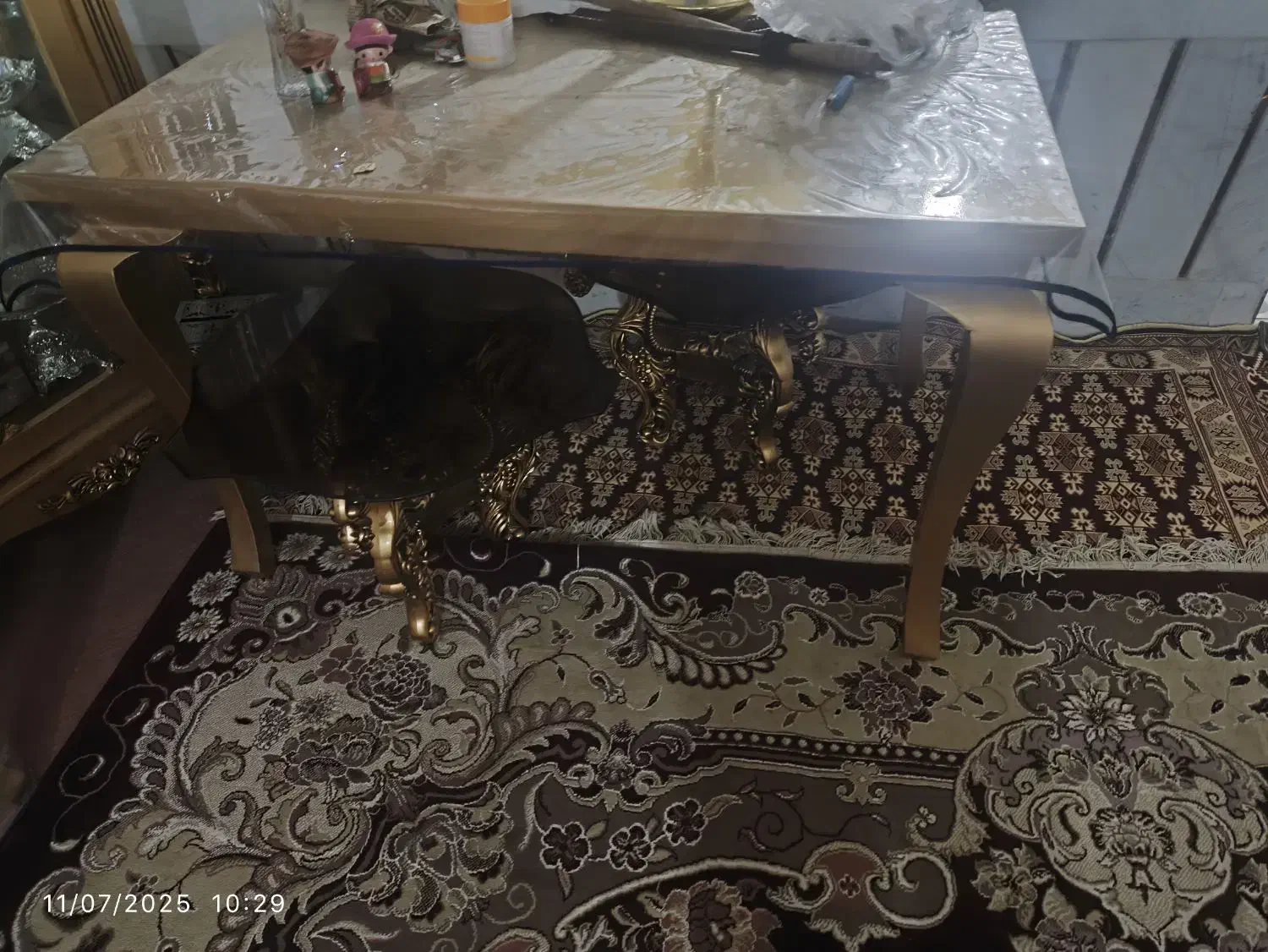 مبل هفت نفره +میز ناهارخوری 4نفره+ویترین|مبلمان خانگی و میز عسلی|اصفهان, دستگرده|دیوار