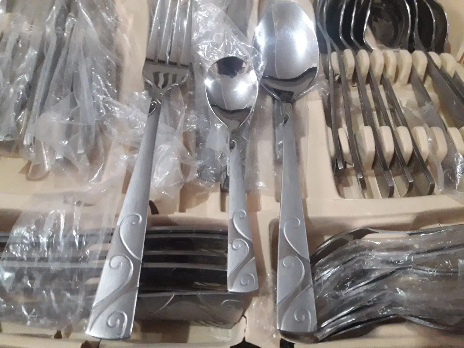 سرویس قاشق چنگال ۲۴نفری یک بار استفاده شده|ظروف سرو و پذیرایی|کرج, خرمدشت|دیوار