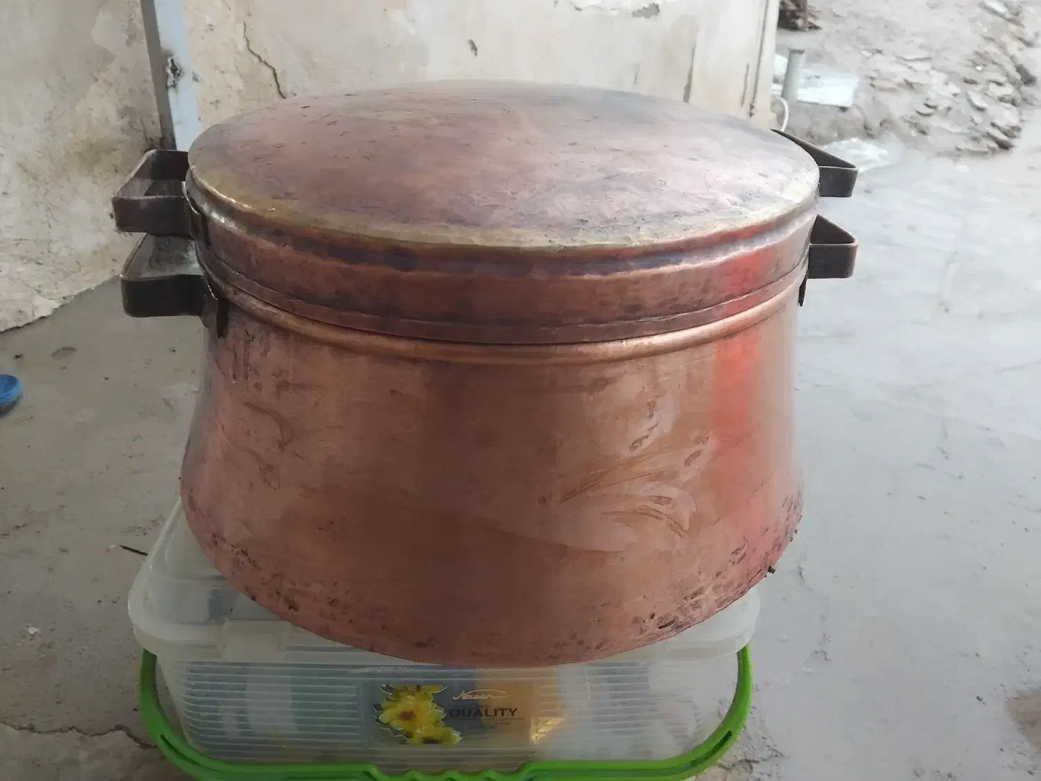 قلفت مسی|کلکسیون اشیاء عتیقه|فاروج, |دیوار