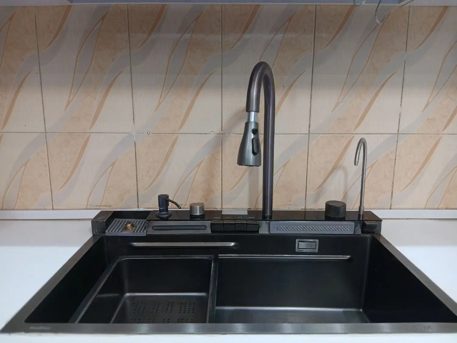 سینک پیانویی|آب‌چکان و نظم‌دهنده ظروف|تاکستان, |دیوار