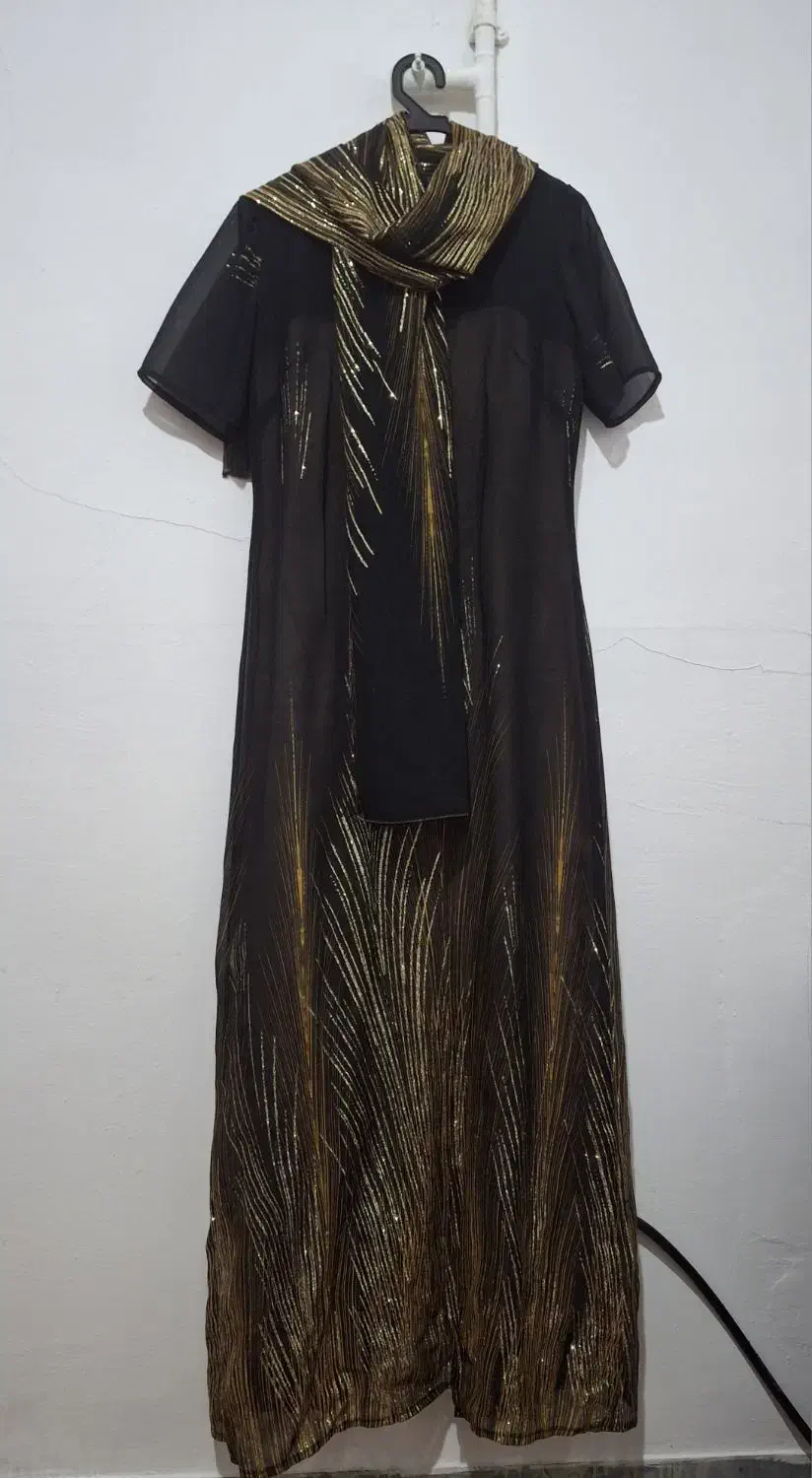 لباس مجلسی|لباس|بروجن, |دیوار