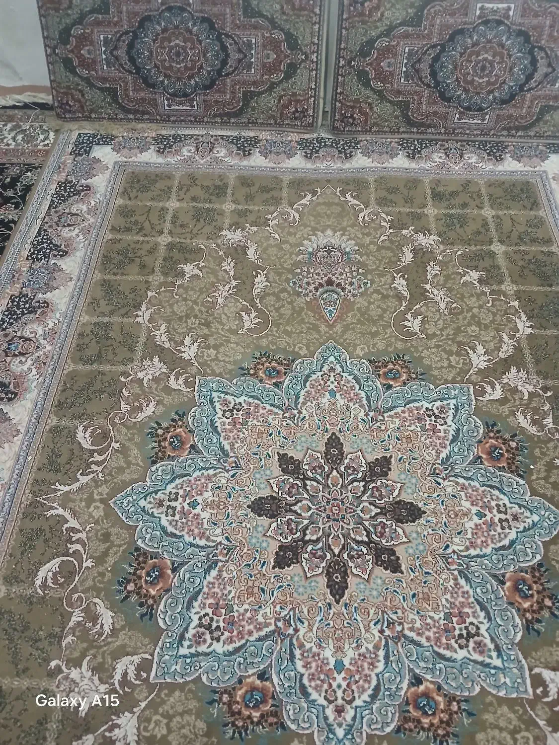 دوتختە فرش 2در3 همراە چهار عدد پشتی|فرش|نقده, |دیوار