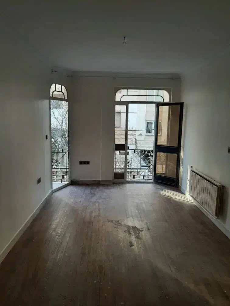 میدان صدم ۵۵ متر پارکینگ و انباری طبقه اول