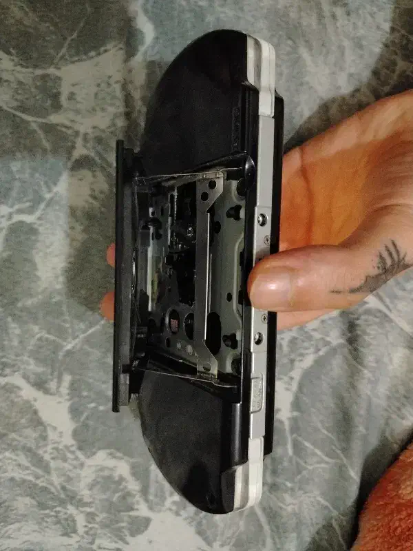 psp 3000|کنسول، بازی ویدئویی و آنلاین|پیشوا, |دیوار