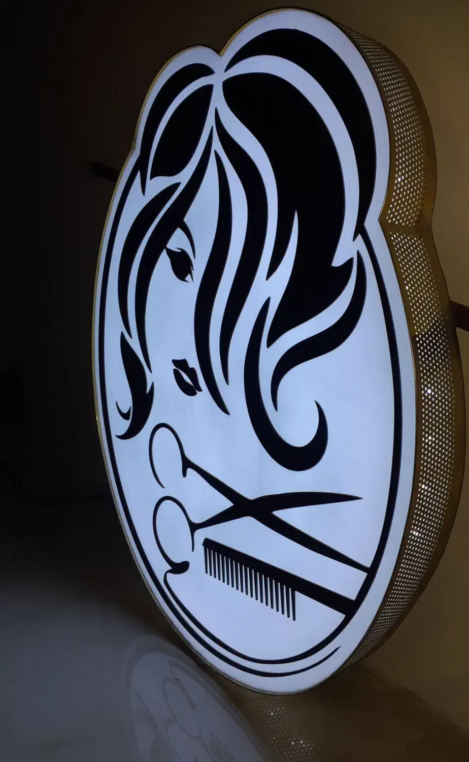 تابلو سالن زیبایی(چلنیوم)|فروشگاه و مغازه|فردیس, شهرک ناز|دیوار