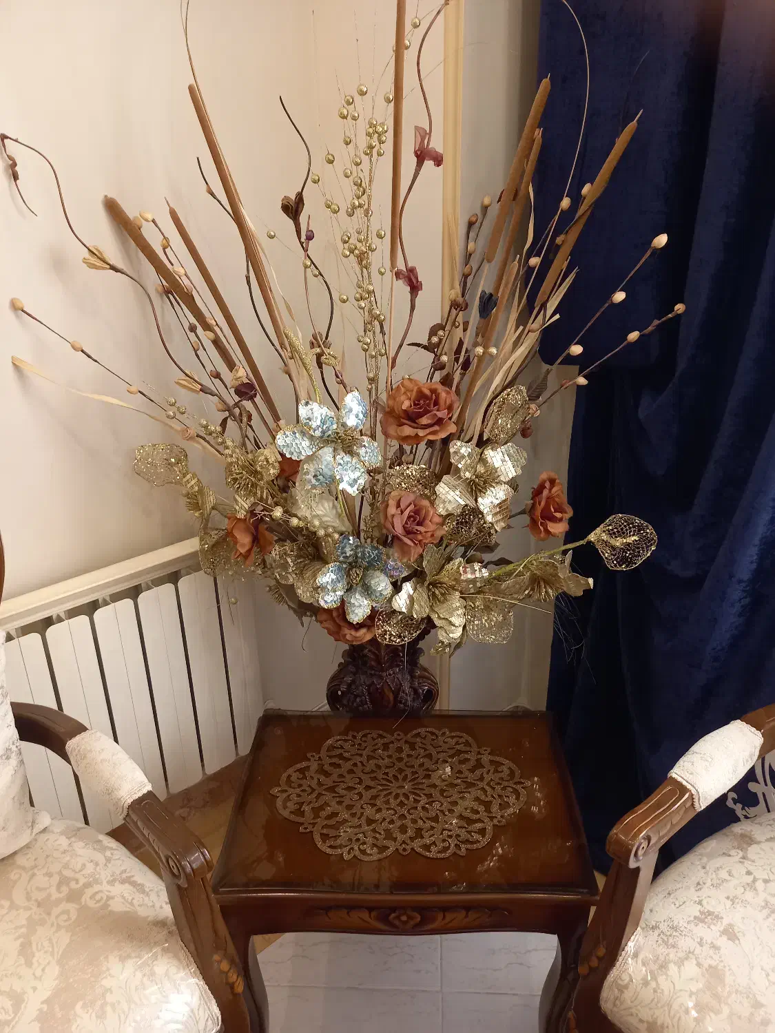 گلدان بزرگ کنار سالنی|گل مصنوعی|کرج, شهرک جهان‌نما|دیوار