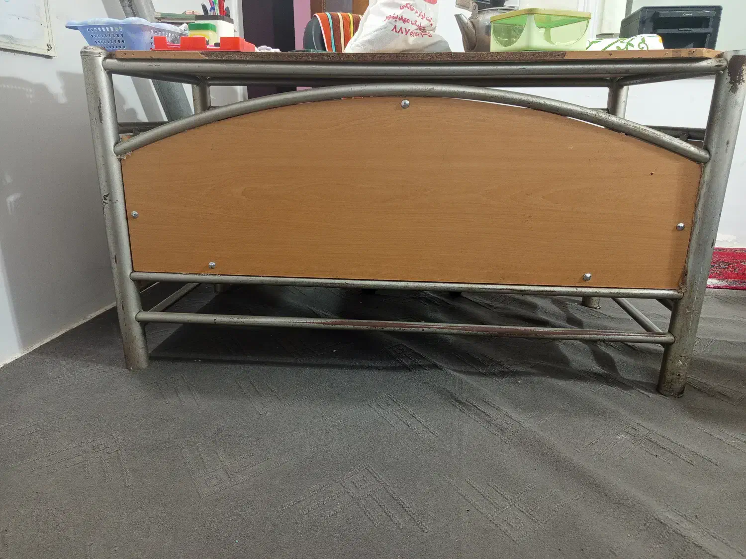 صندلی دانش آموز و میز چوبی بزرگ|صندلی و نیمکت|بهشهر, |دیوار