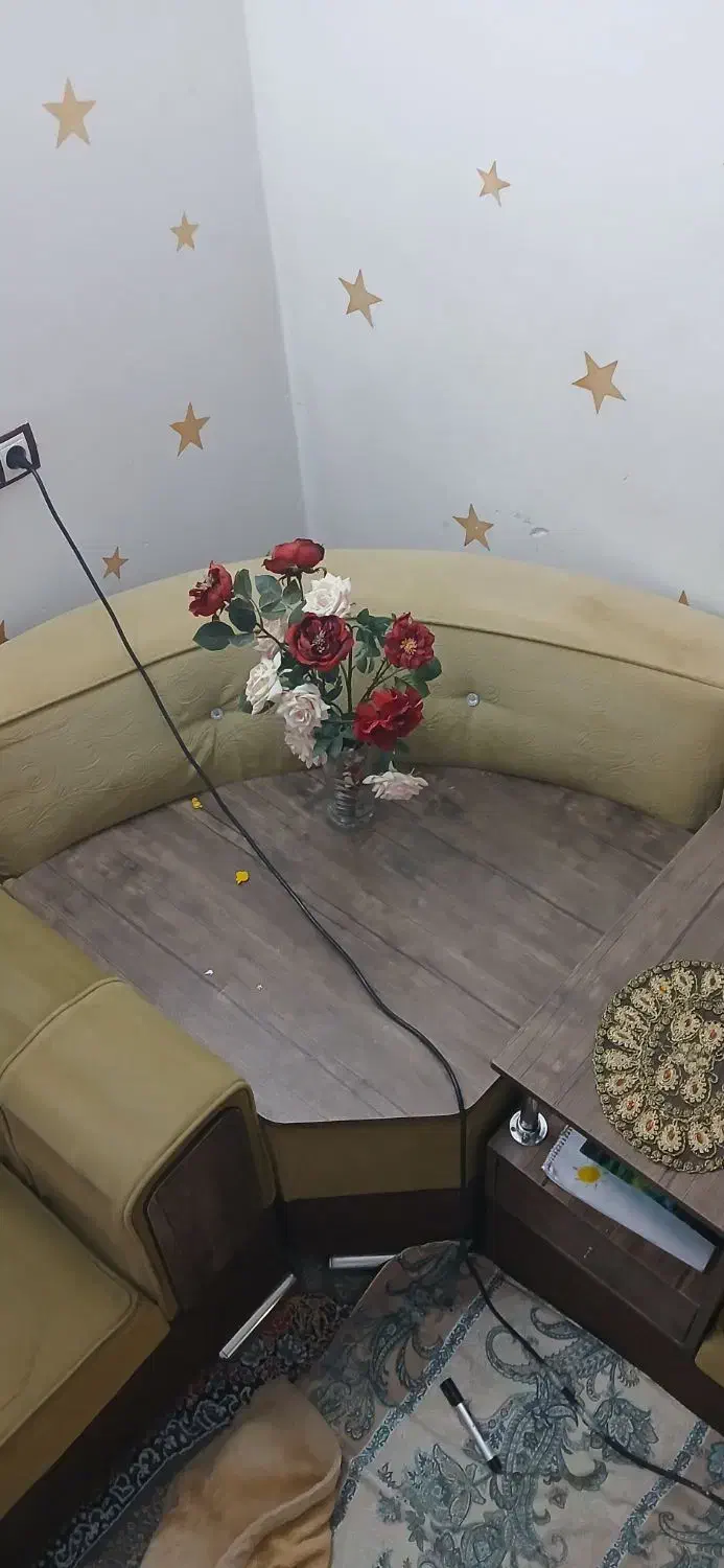 مبل راحتی ۷نفره کارکرده به همراه میزعسلی|مبلمان خانگی و میز عسلی|اسفراین, |دیوار