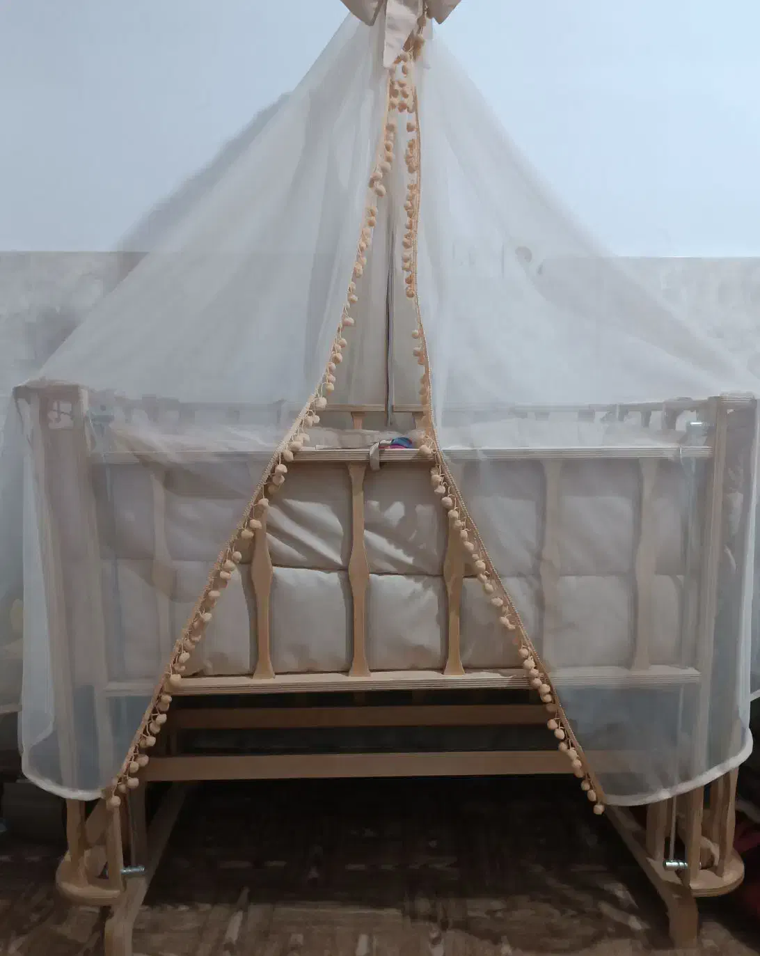 گهواره نوازد آک|تخت و صندلی بچه|یزد, |دیوار