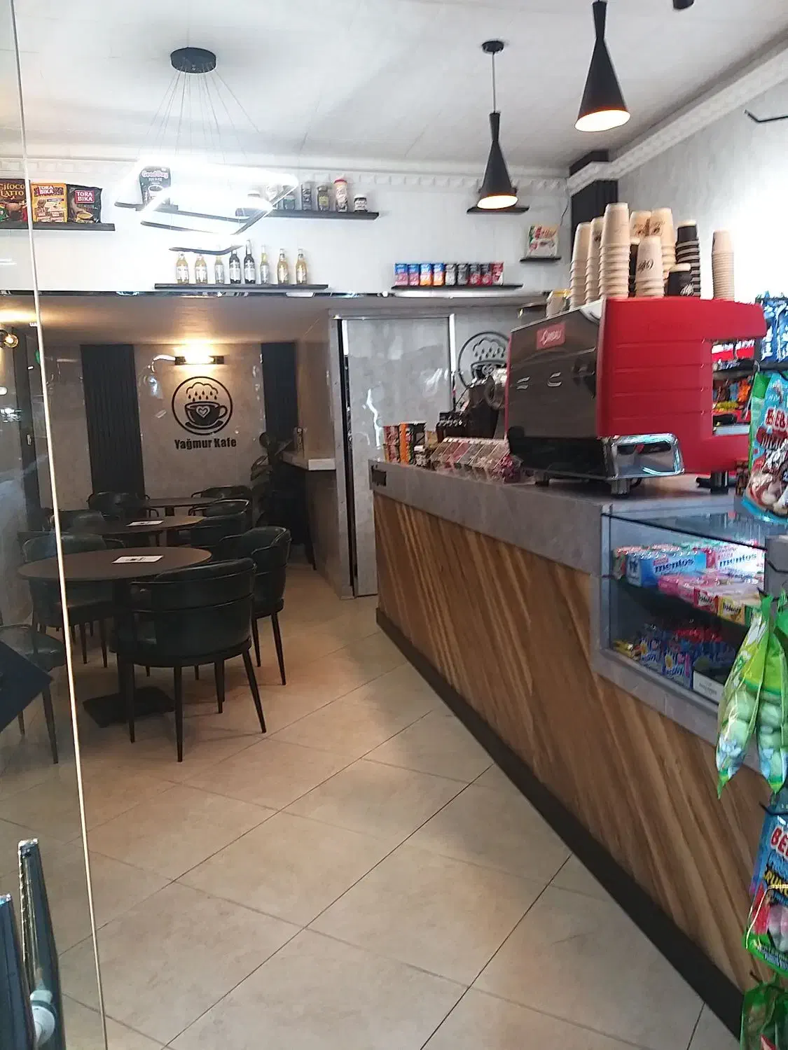 باریستا و کمک باریستا و سالن کار خانم|استخدام خدمات فروشگاه و رستوران|عباس‌آباد, |دیوار