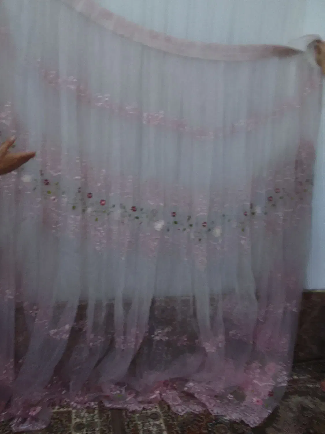 پرده|پرده، رانر، رومیزی|قروه, |دیوار