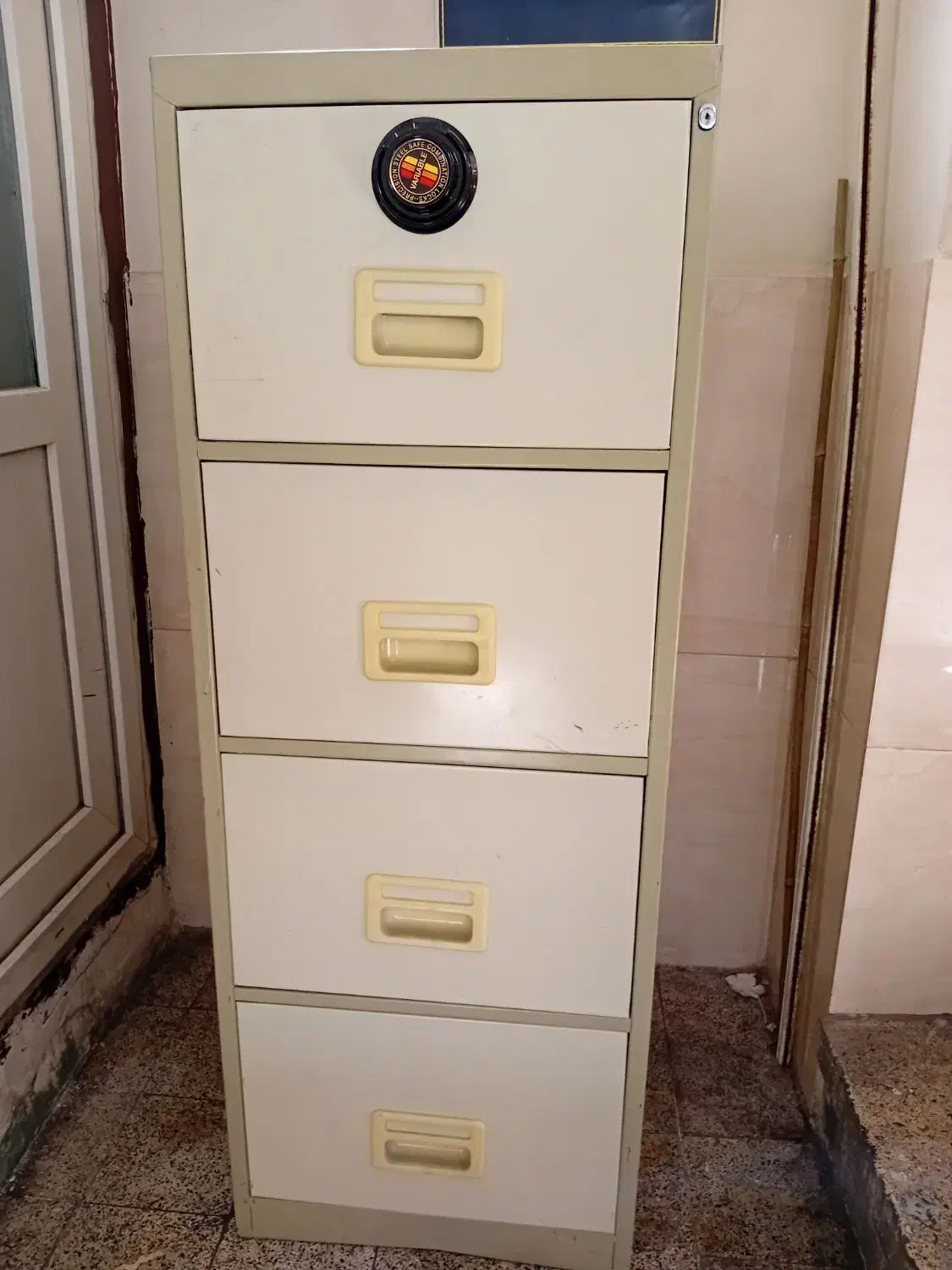 فایل قفل رمزدار|دفتر کار|تهران, فلسطین (میدان انقلاب)|دیوار