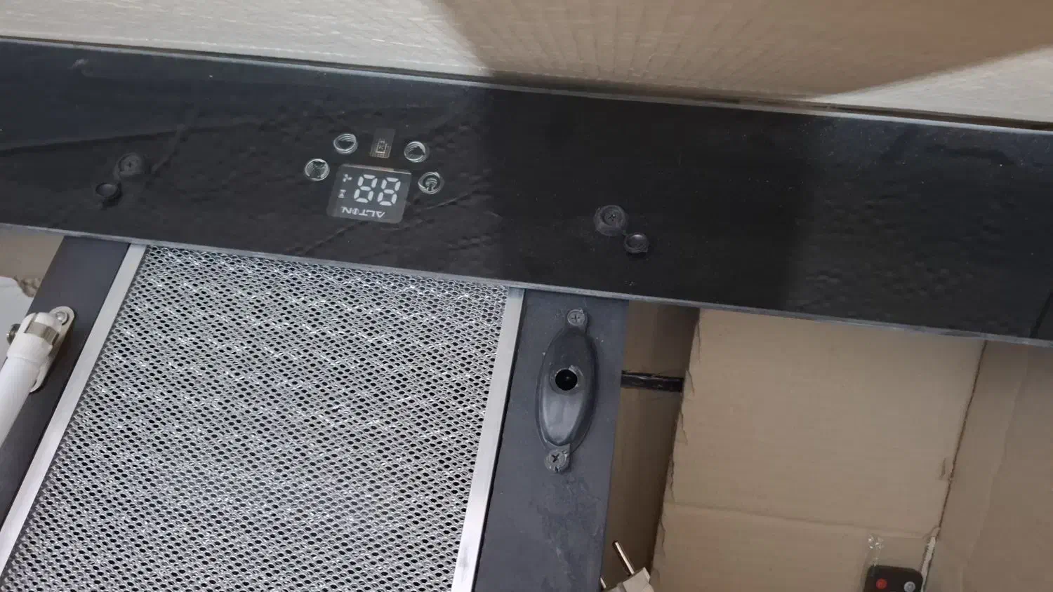 هود التون|هود|رودهن, |دیوار