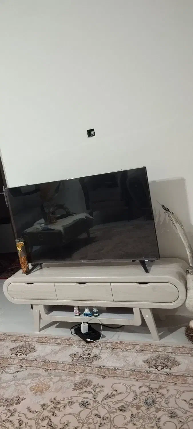 آینه و کنسول . میز تلویزیون رادیویی|بوفه، ویترین، کنسول|کرمانشاه, |دیوار